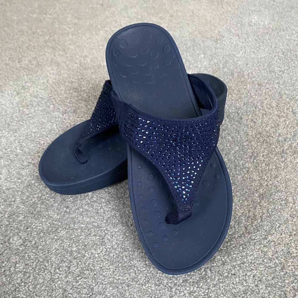 Navy blue sparkle women’s Vionic Naples size 6 elevated sandal. New without box.
